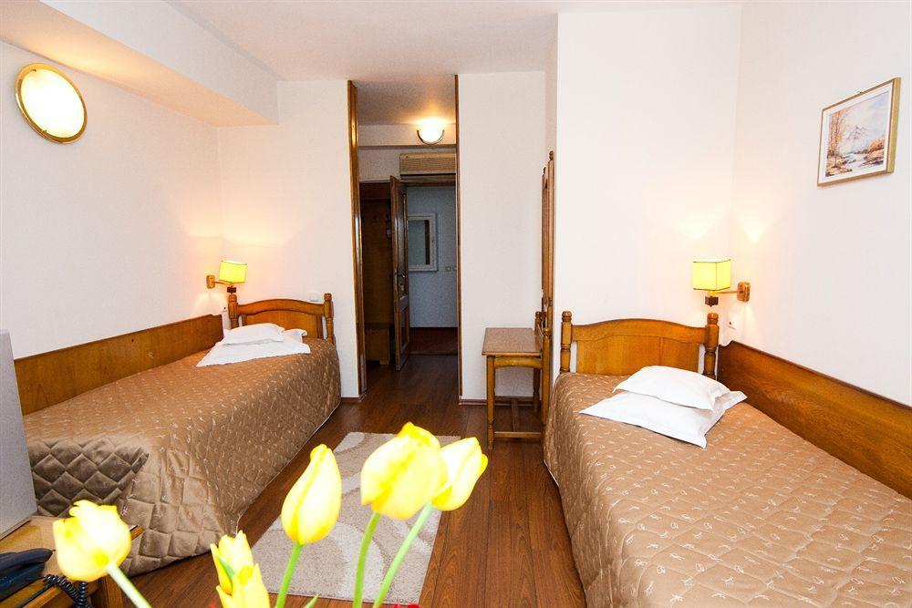 Hotel Onix Cluj-Napoca Buitenkant foto