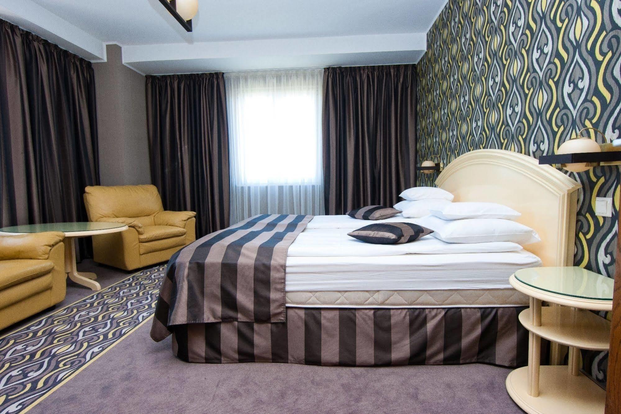Hotel Onix Cluj-Napoca Buitenkant foto